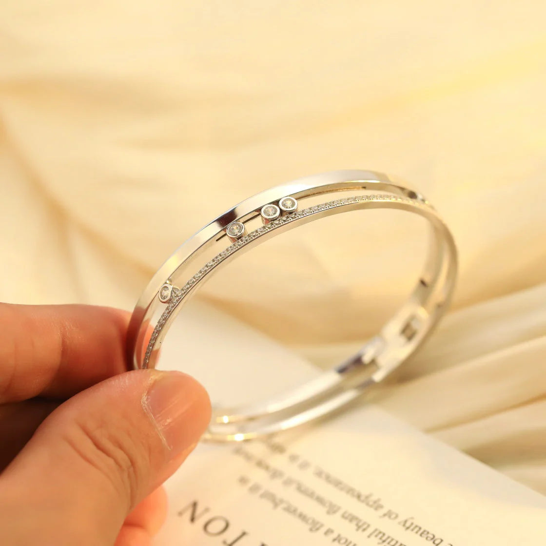 [Mystic ]Move Romane Diamond Bangle Bracelet