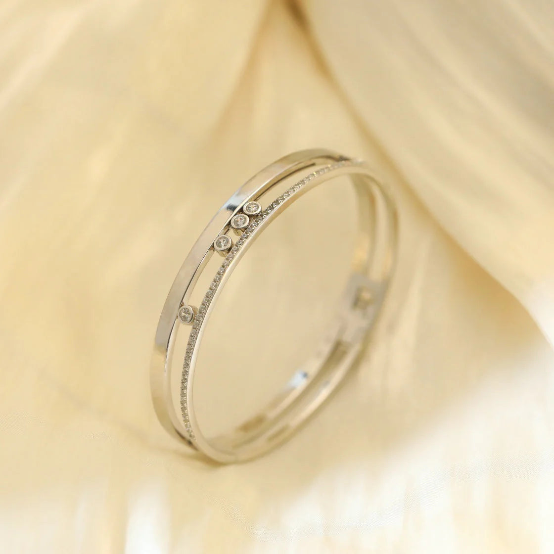[Mystic ]Move Romane Diamond Bangle Bracelet
