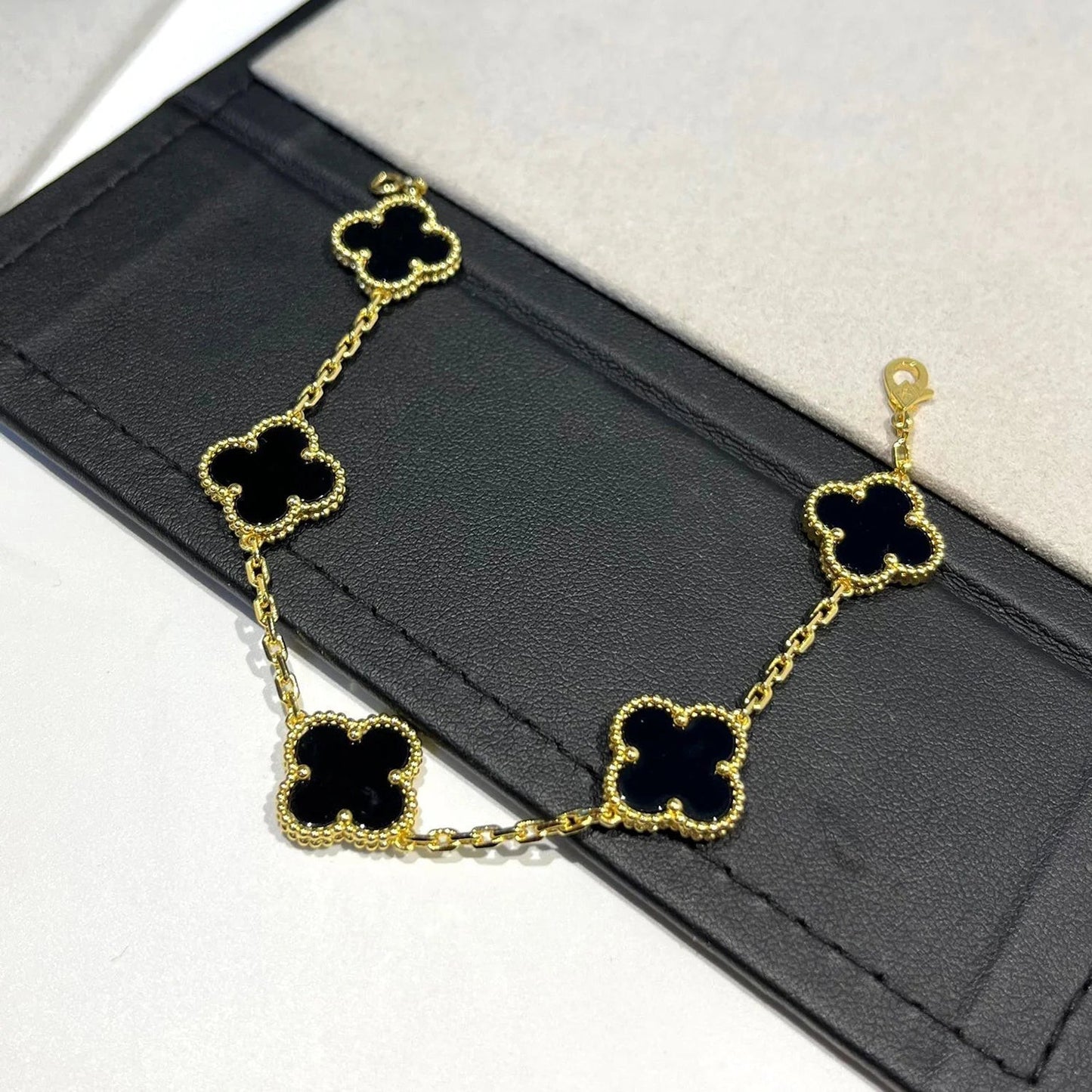 [Mystic] CLOVER 5 MOTIF ONYXS BRACELET COLLECTION