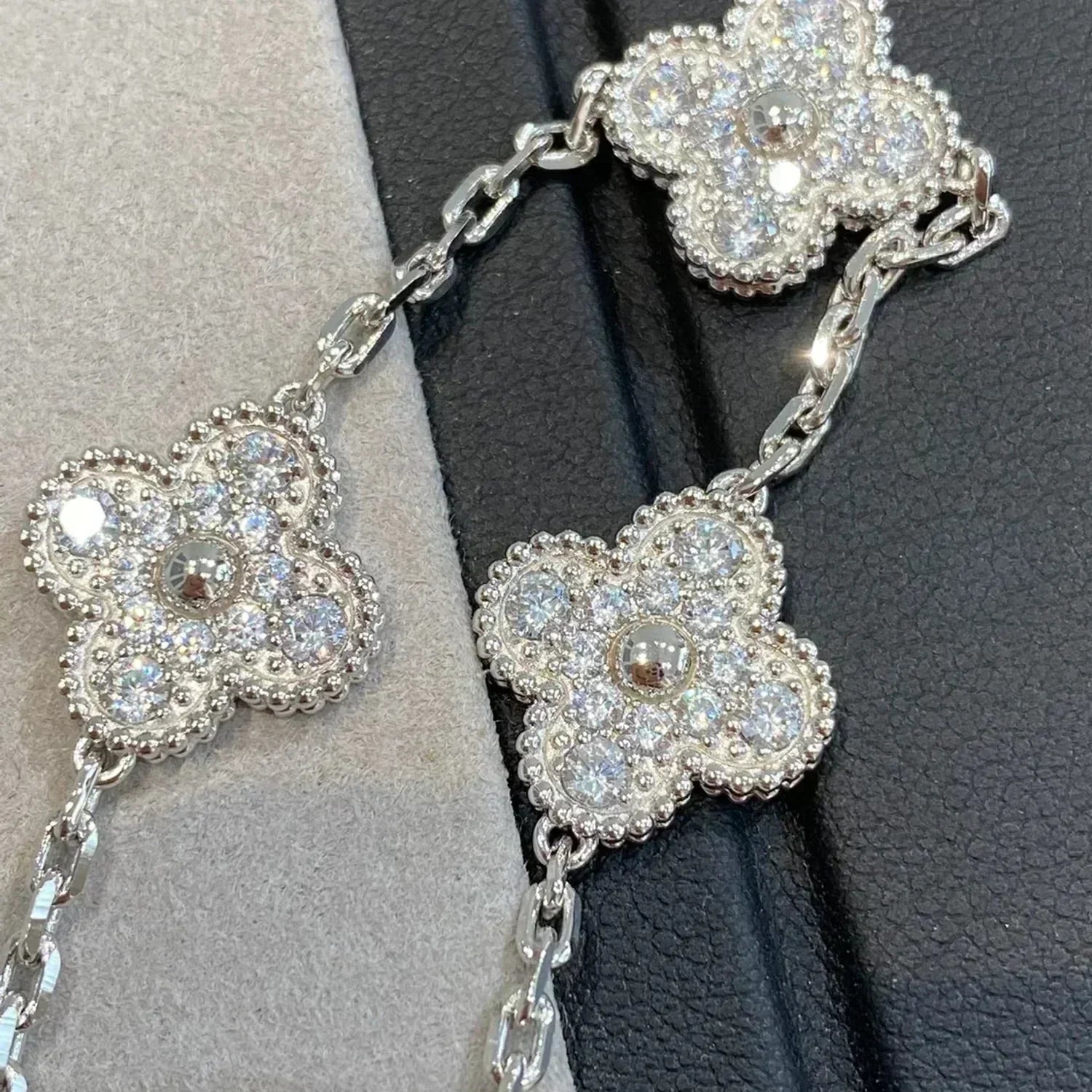 [Demi jewelry] CLOVER 5 MOTIF FULL DIAMOND BRACELET COLLECTION