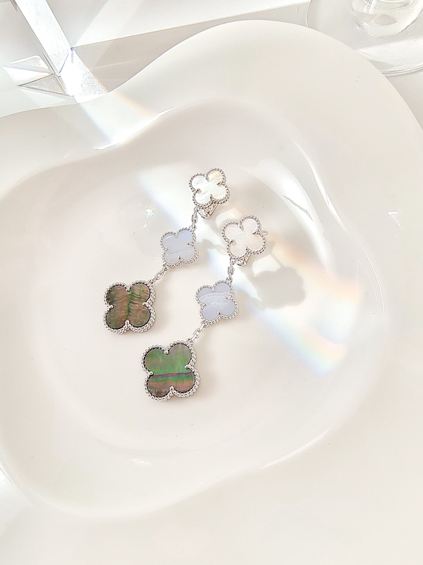 [Mystic]CLOVER 3 MOTIFS CHALCEDONY DARK MOP SILVER EARRINGS