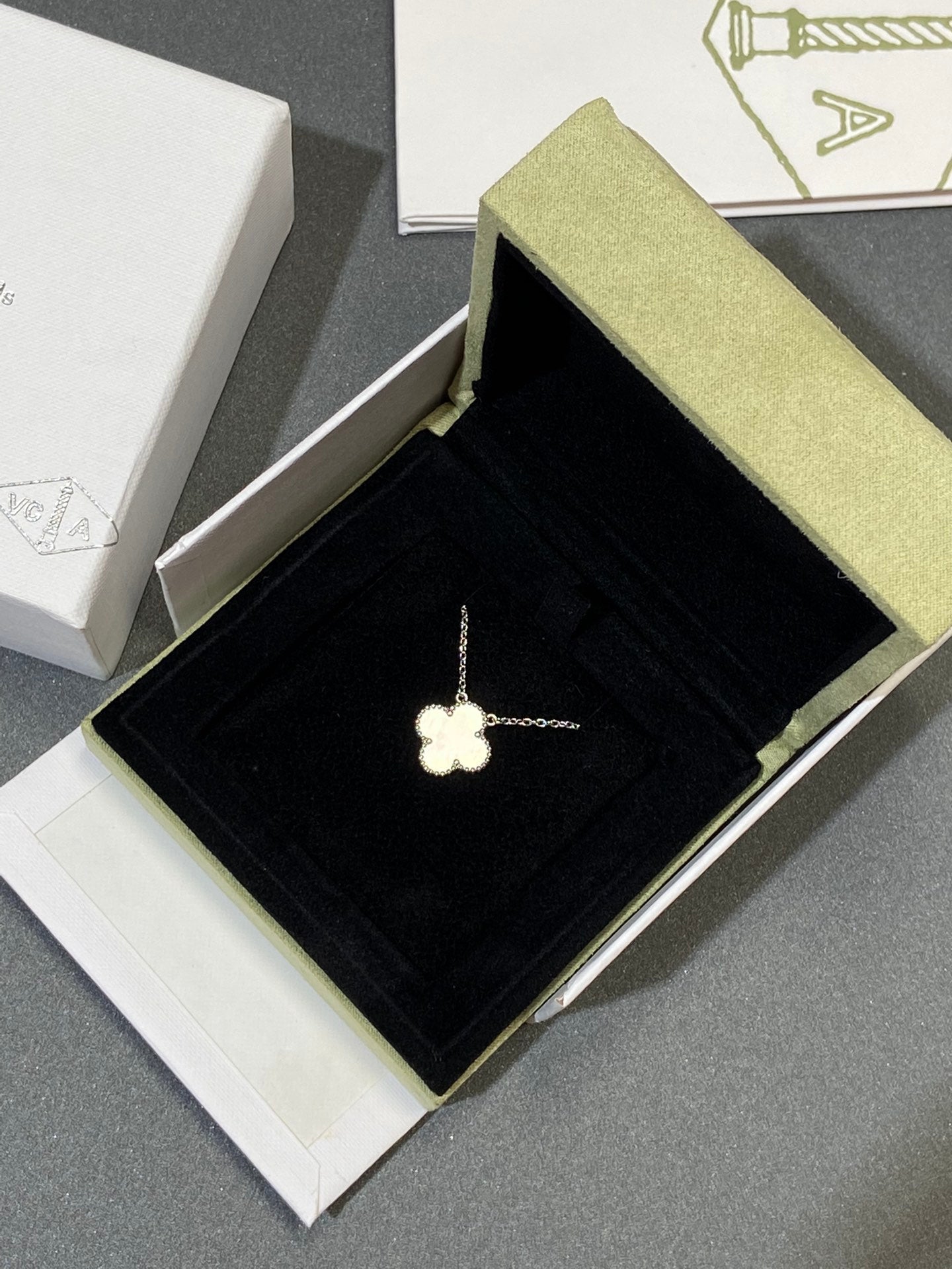 [Mystic]CLOVER MEDIUM SILVER WHITE MOP NECKLACE