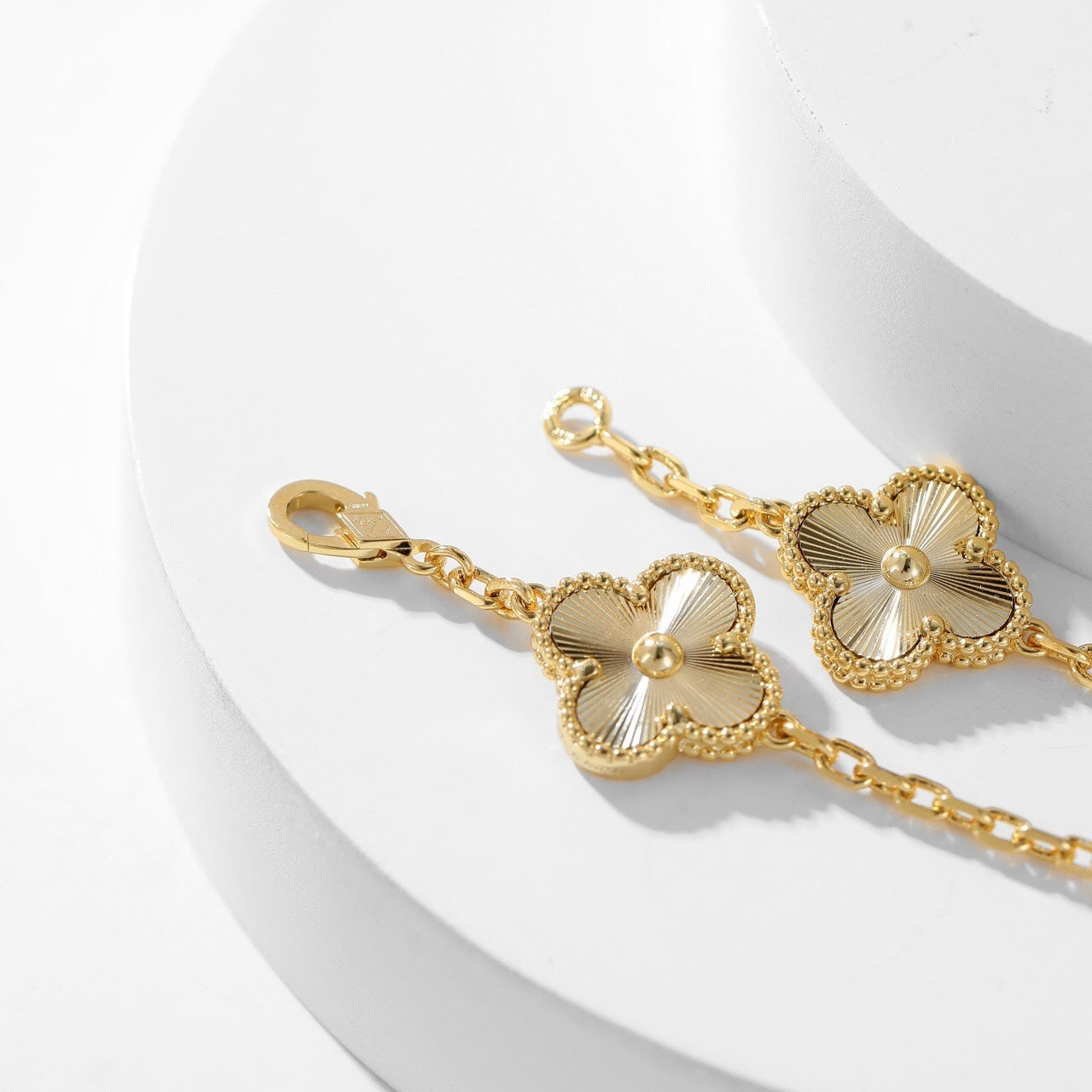 [Mystic]CLOVER 10 MOTIFS LASER NECKLACE