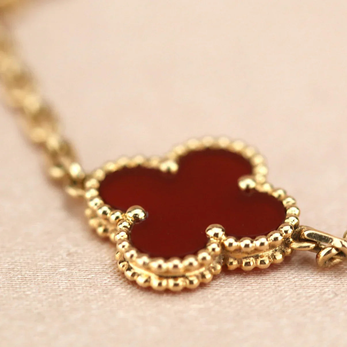 [Mystic] CLOVER 5 MOTIF RED CORNELIAN BRACELET COLLECTION