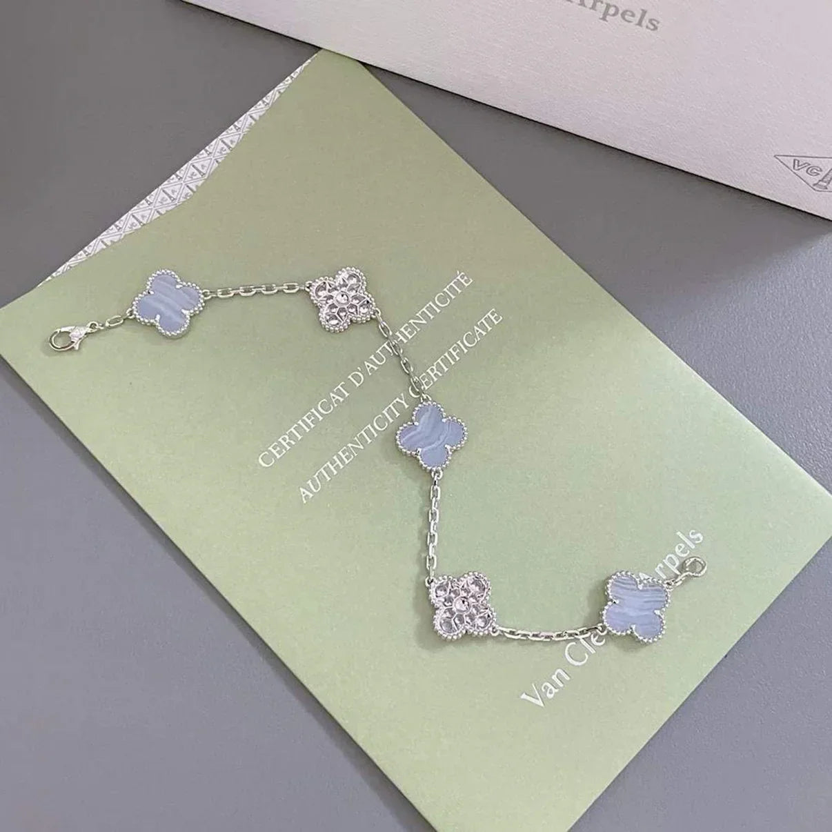[Mystic] CLOVER 5 MOTIF PURPLE CHALCEDONY BRACELET COLLECTION