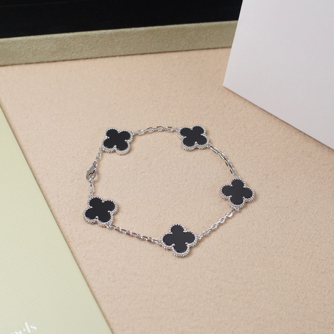 [Mystic] CLOVER 5 MOTIF ONYXS BRACELET COLLECTION