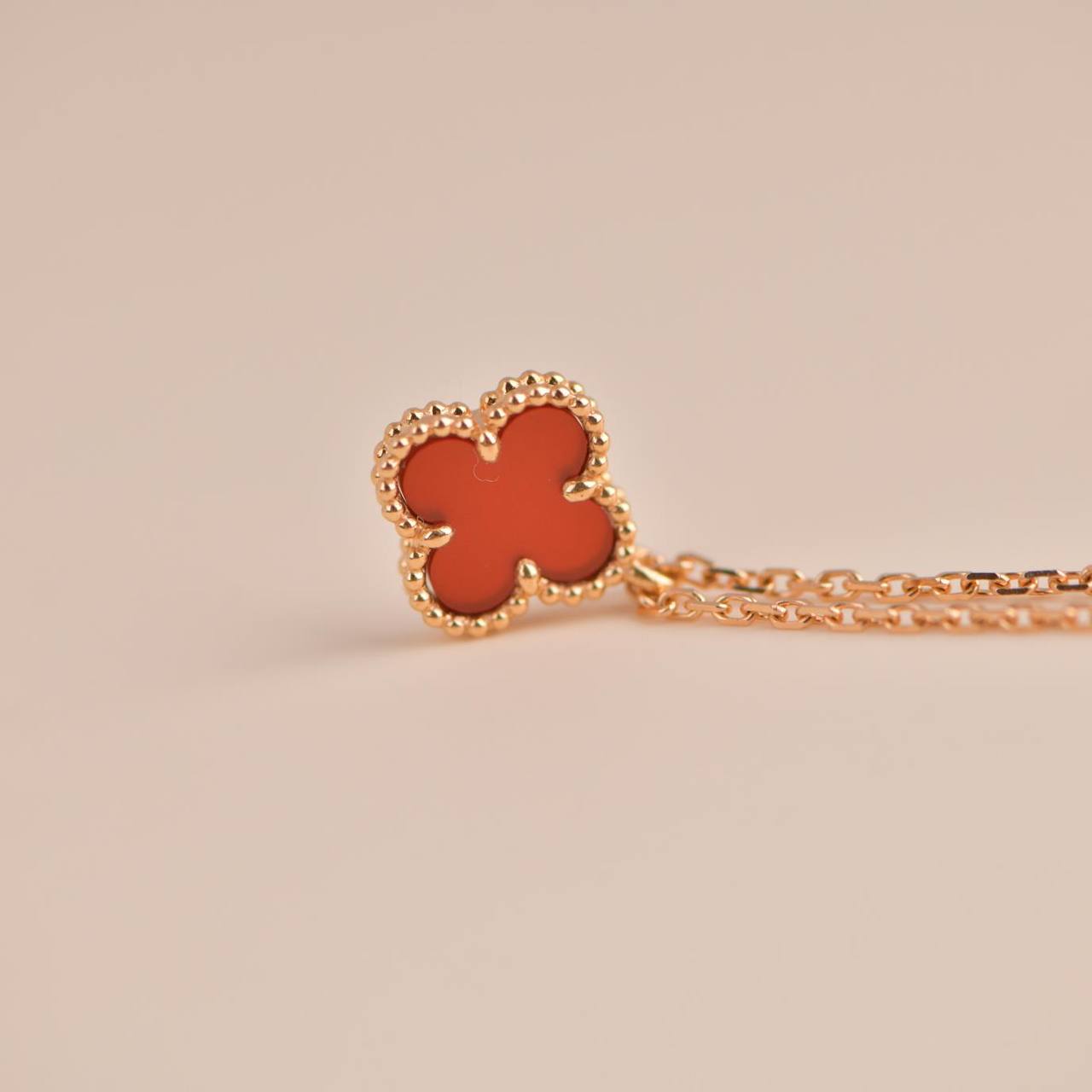 [Mystic]CLOVER MINI 9.5MM WHITE CARNELIANS NECKLACE