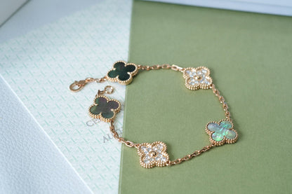 [Mystic] CLOVER 5 MOTIF GRAY MOP BRACELET COLLECTION
