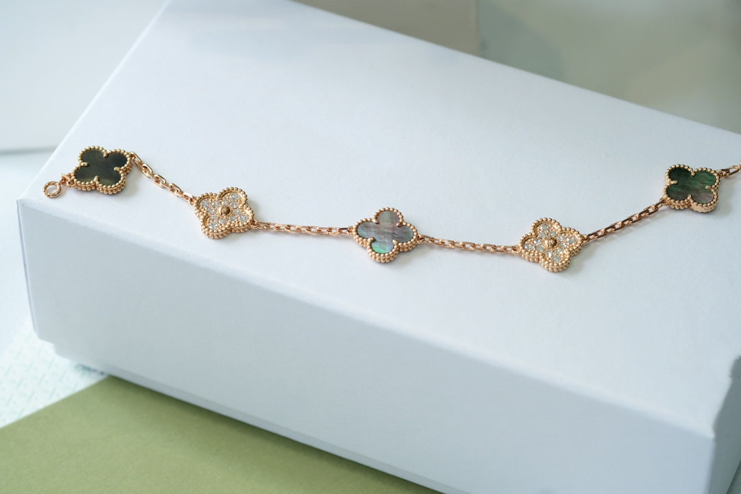 [Mystic] CLOVER 5 MOTIF GRAY MOP BRACELET COLLECTION