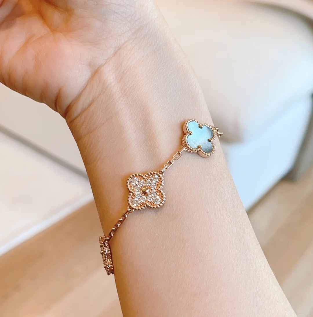 [Mystic] CLOVER 5 MOTIF GRAY MOP BRACELET COLLECTION