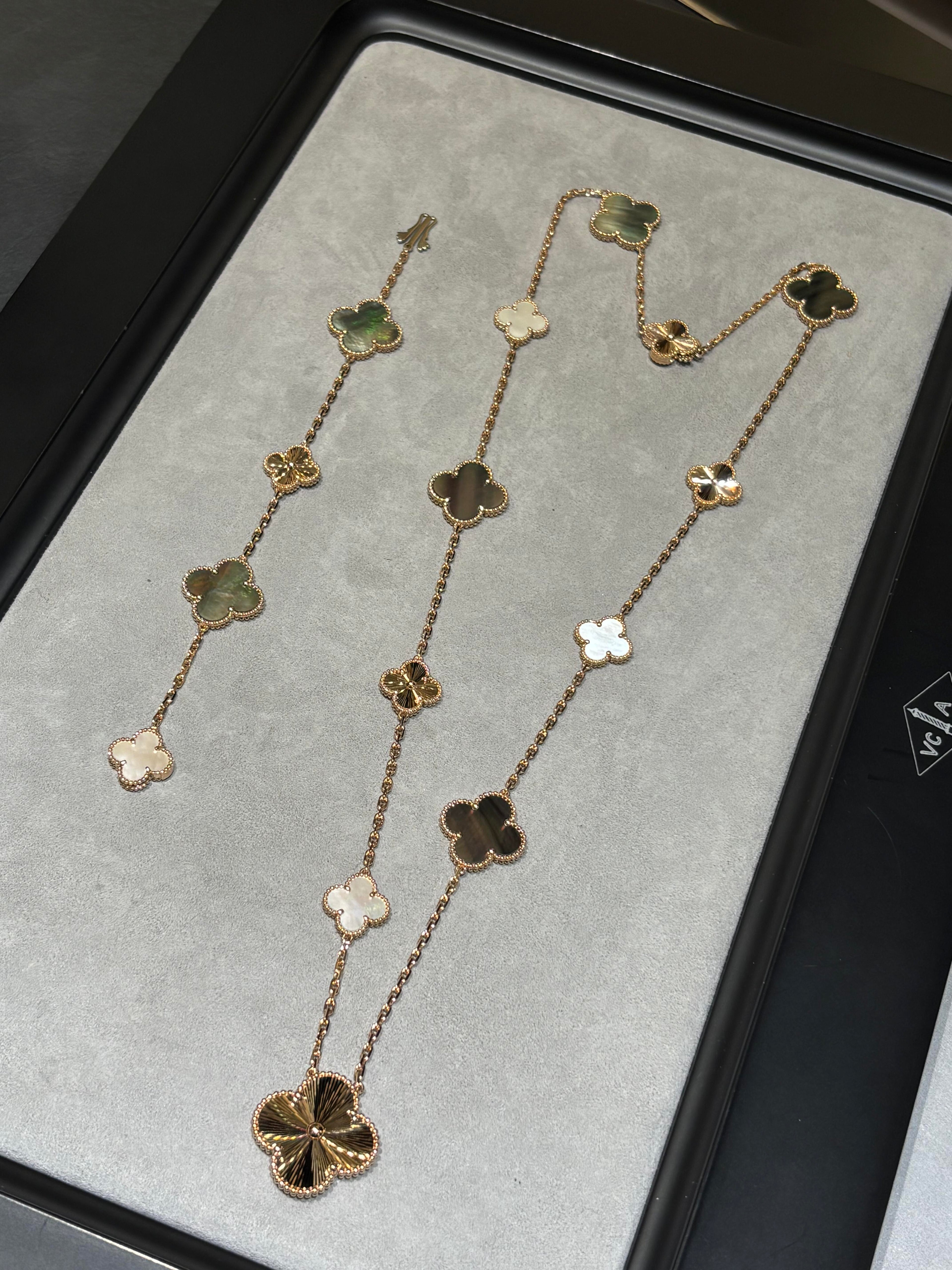 [Demi jewelry] 25 NEW CLOVER 15 MOTIFS GRAY MOTHER-OF-PEARL