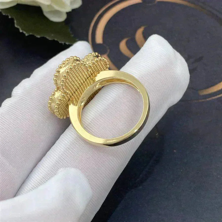 [Mystic]CLOVER WHITE MOP RING