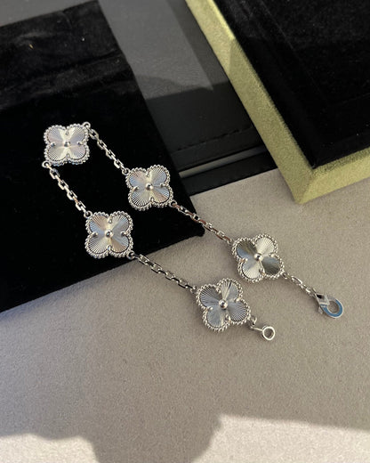 [Mystic] CLOVER 5 MOTIF LASER BRACELET COLLECTION